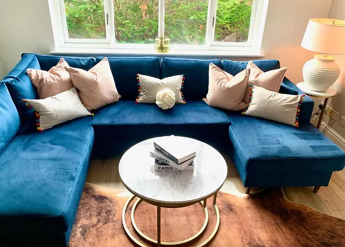 Bright Modern Flat In Central Twickenham