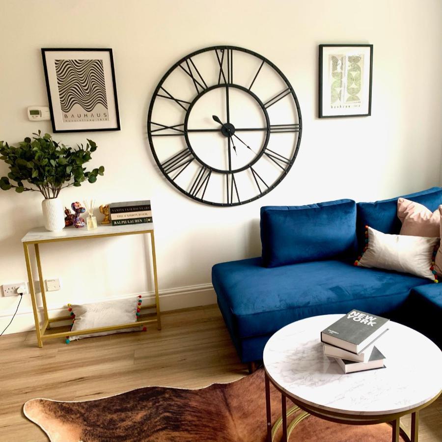 Bright Modern Flat In Central *