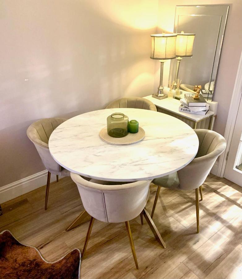 Bright Modern Flat In Central * Twickenham