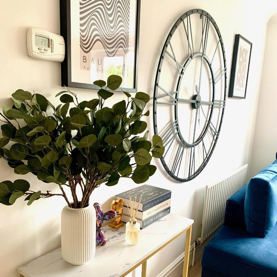 Bright Modern Flat In Central Twickenham